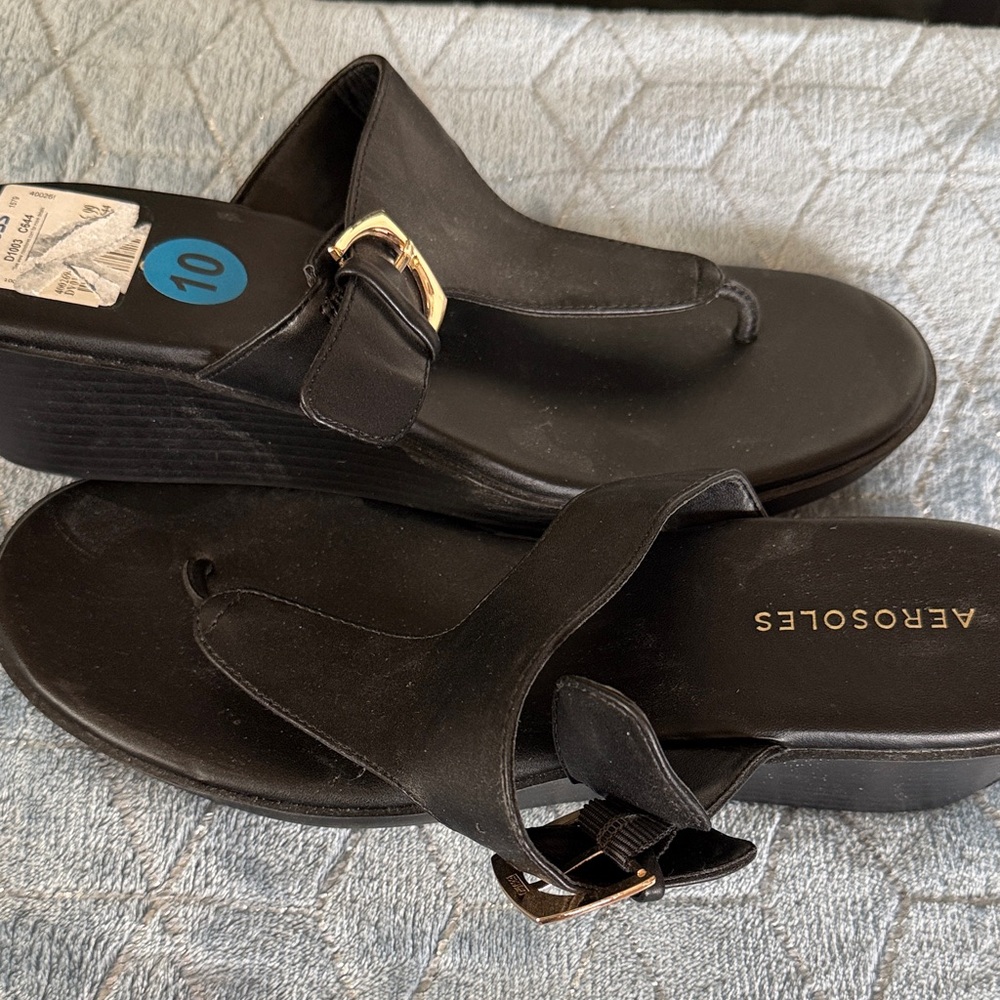AEROSOLES Black Wedge Sandals